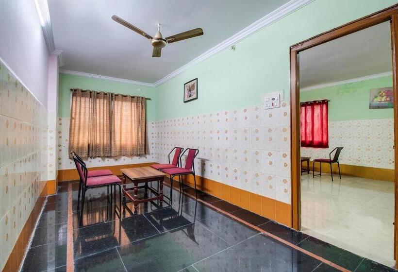 ホテル O Sir Vr Sairam Lodge