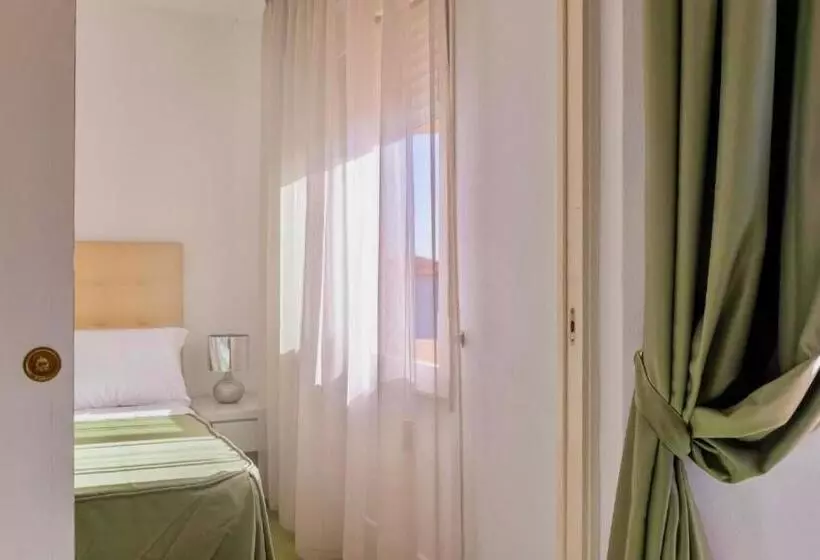 Isa Residence With Swimming Pool In Marina Di Cecina Only 700 Meters From The Sea, Studio Apartments