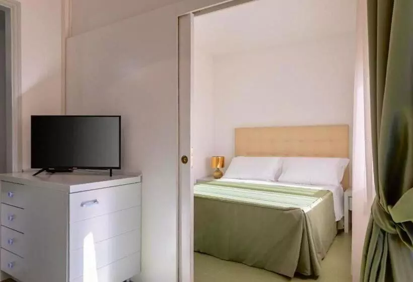 Isa Residence With Swimming Pool In Marina Di Cecina Only 700 Meters From The Sea, Studio Apartments