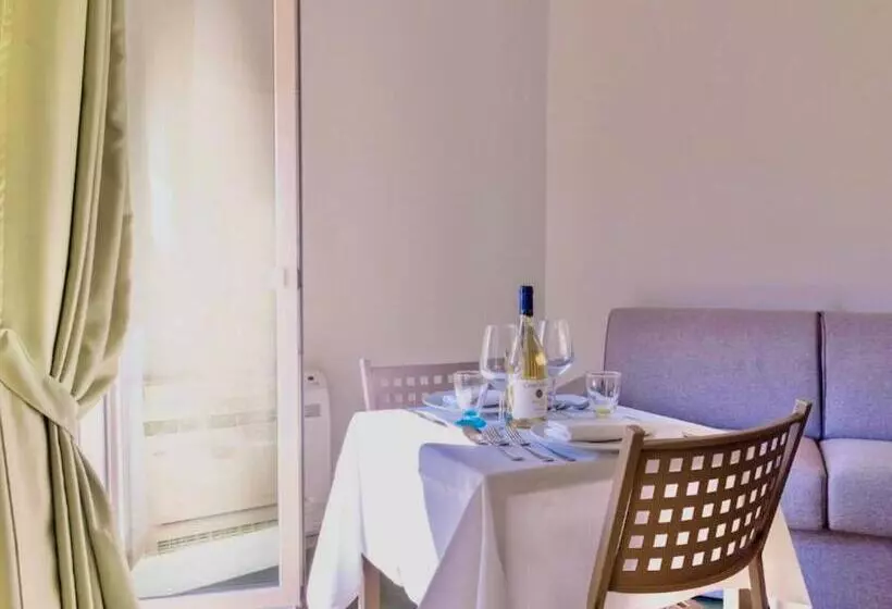 Isa Residence With Swimming Pool In Marina Di Cecina Only 700 Meters From The Sea, Studio Apartments