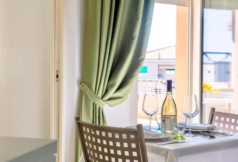 Isa Residence With Swimming Pool In Marina Di Cecina Only 700 Meters From The Sea, Studio Apartments