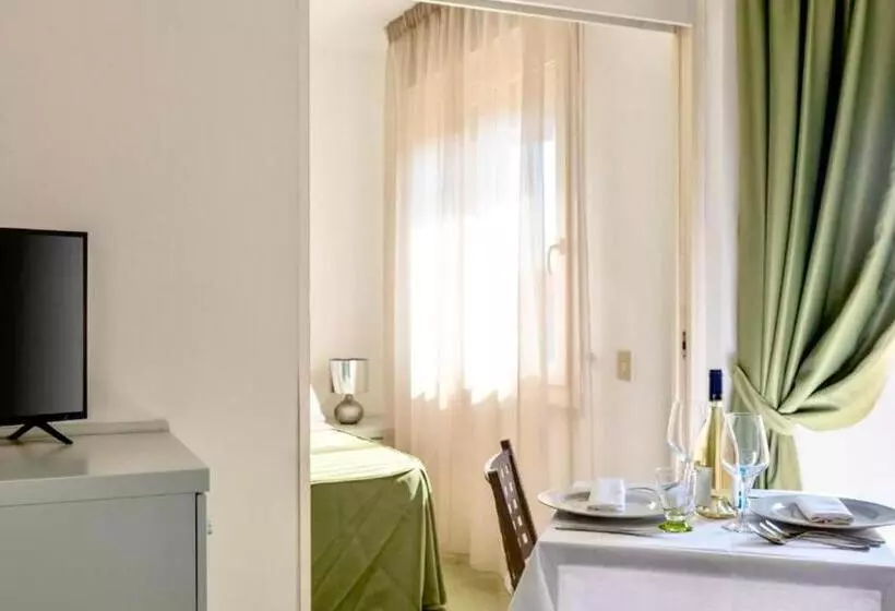 Isa Residence With Swimming Pool In Marina Di Cecina Only 700 Meters From The Sea, Studio Apartments