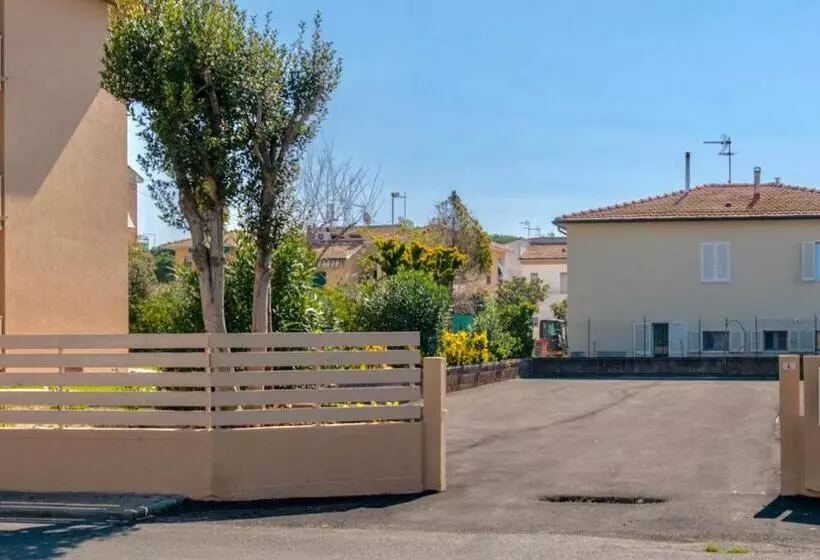Isa Residence With Swimming Pool In Marina Di Cecina Only 700 Meters From The Sea, Studio Apartments
