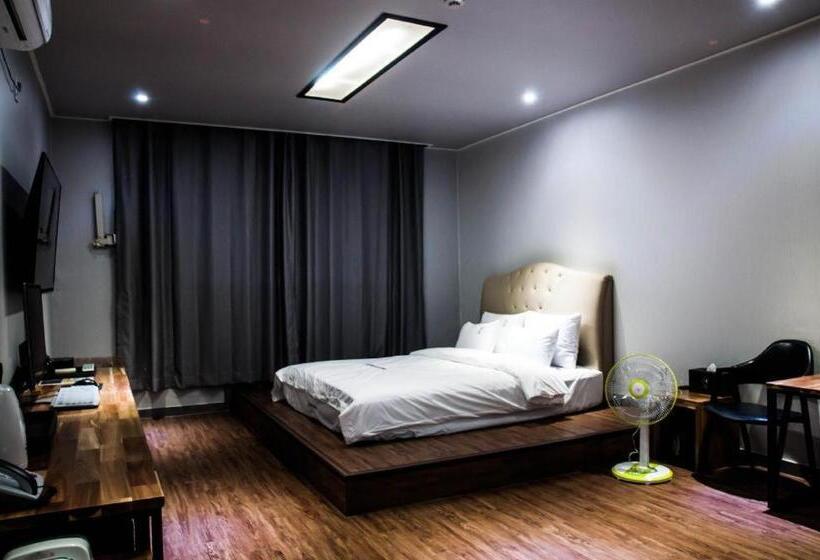 Мотель Changyeong Namji Heitz