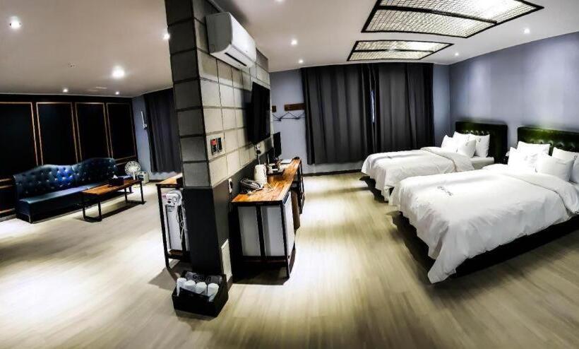 Мотель Changyeong Namji Heitz