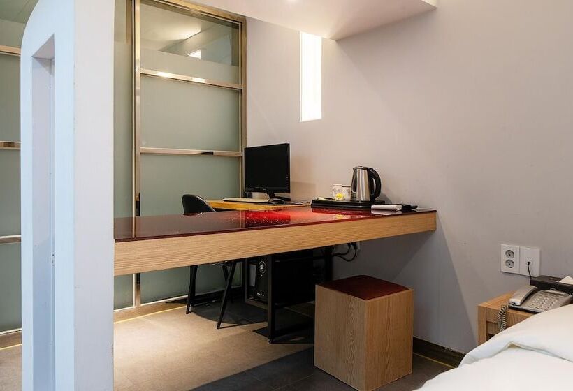 Motel Guri C Boutique