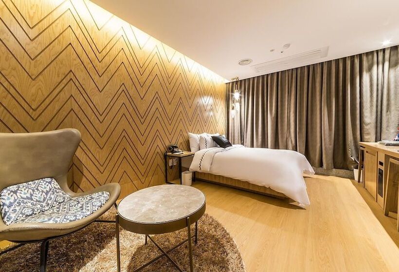 汽车旅馆  Gimpo Marie