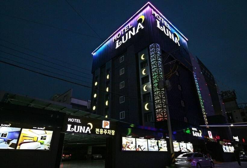 מוטל Yeosu Luna