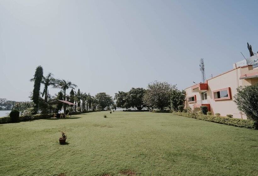 Tgi Jahaj Mahal Resort