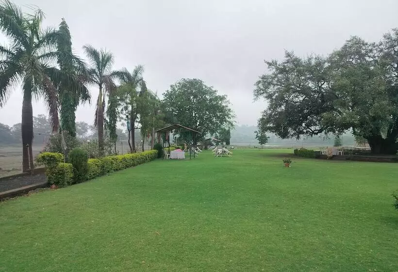 Tgi Jahaj Mahal Resort
