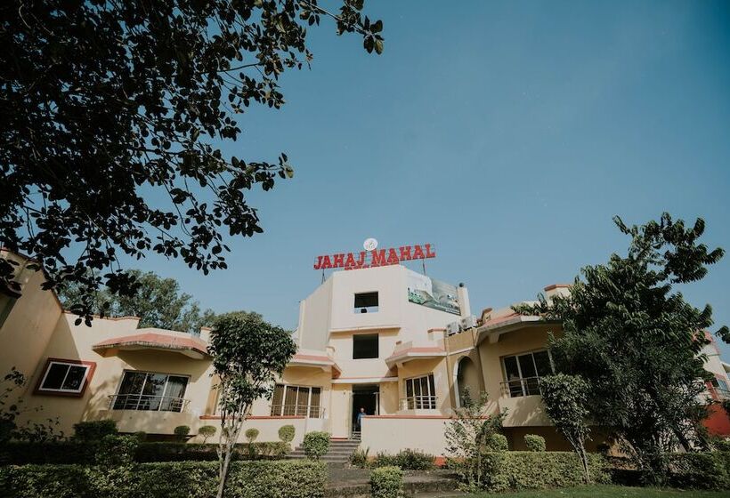 Tgi Jahaj Mahal Resort