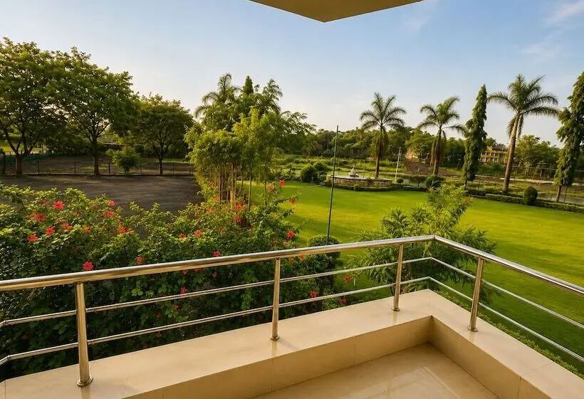 Tgi Jahaj Mahal Resort