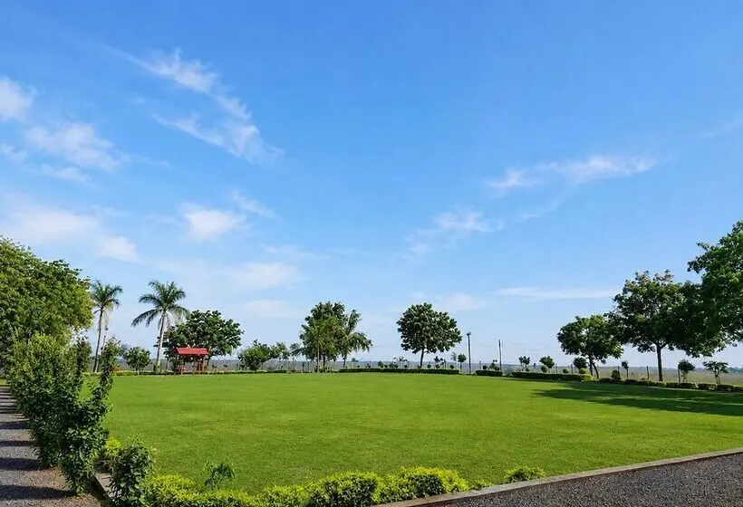 Tgi Jahaj Mahal Resort