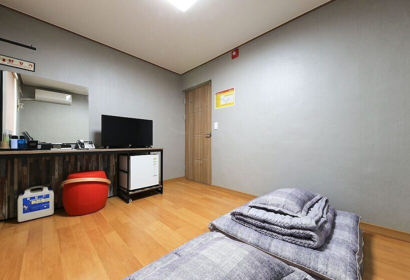 Buyeo Hongsan 3f Motel