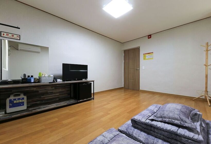 Buyeo Hongsan 3f Motel