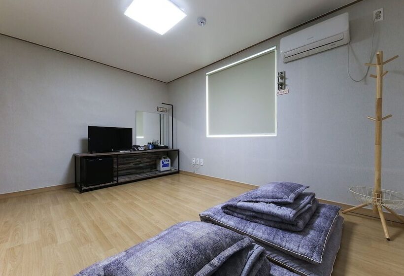 Buyeo Hongsan 3f Motel