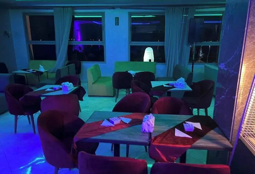 Hotelli Hôtel Debrazza