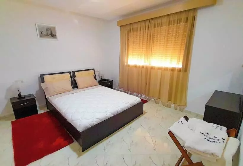 Hotelli Hôtel Debrazza