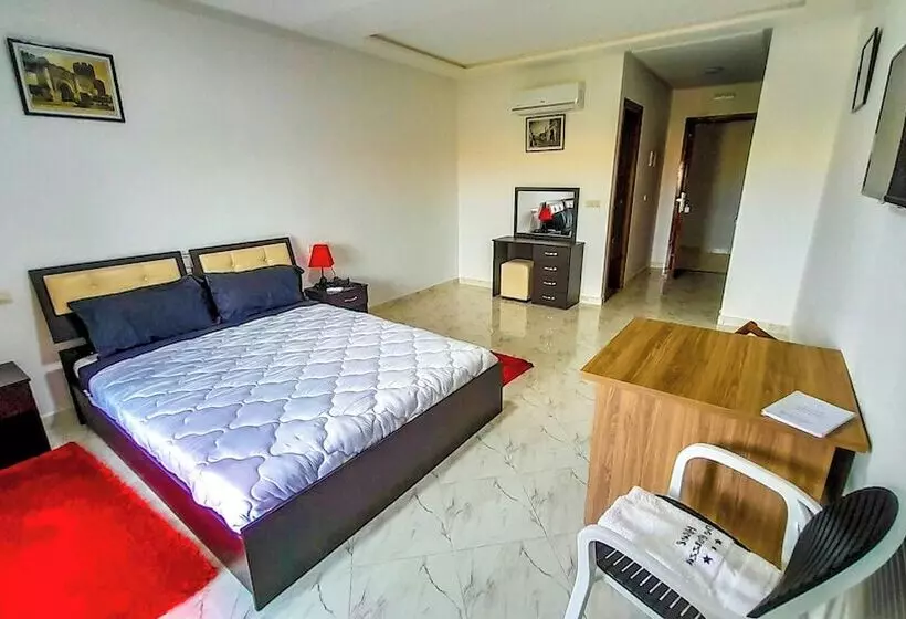 Hotelli Hôtel Debrazza