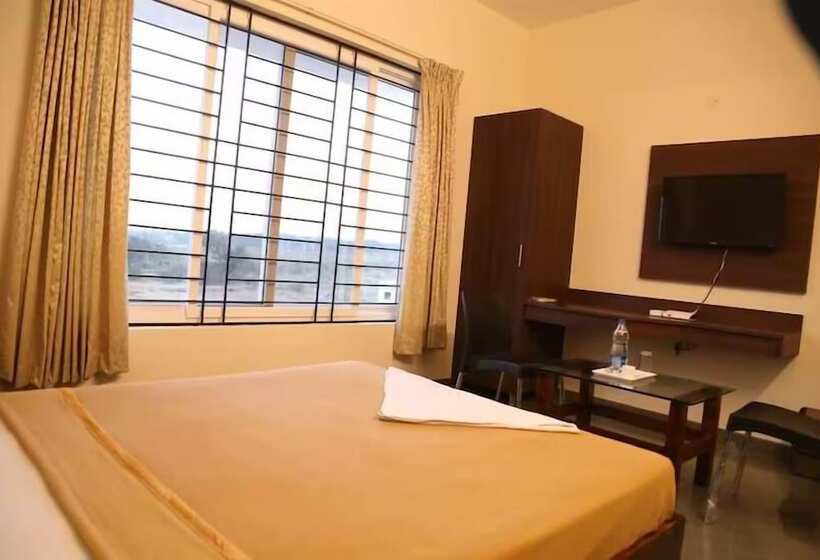 Отель Kalinga Tavern Residency