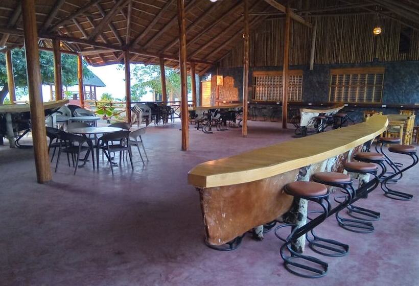 فندق Lake Nyasa Resort & Campsite