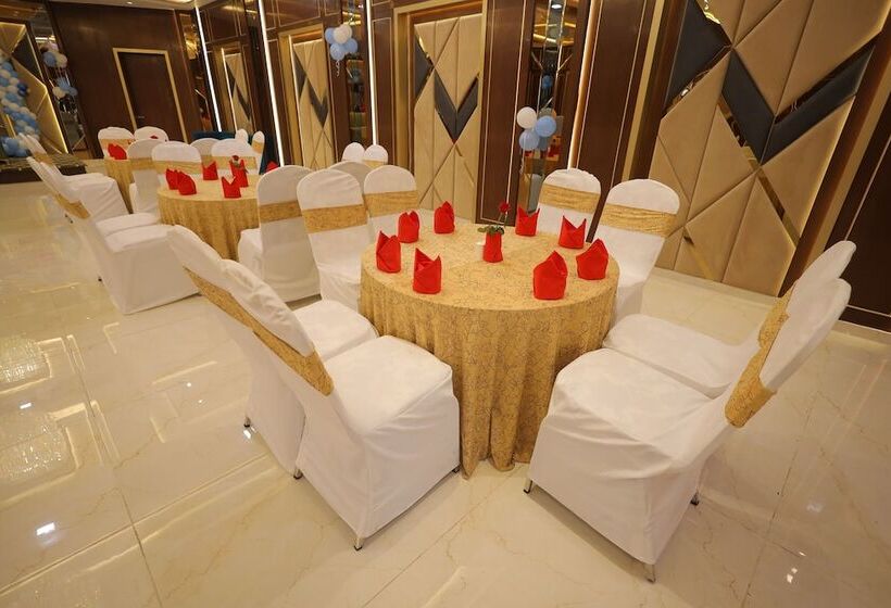 ホテル Taj Crown Plaza