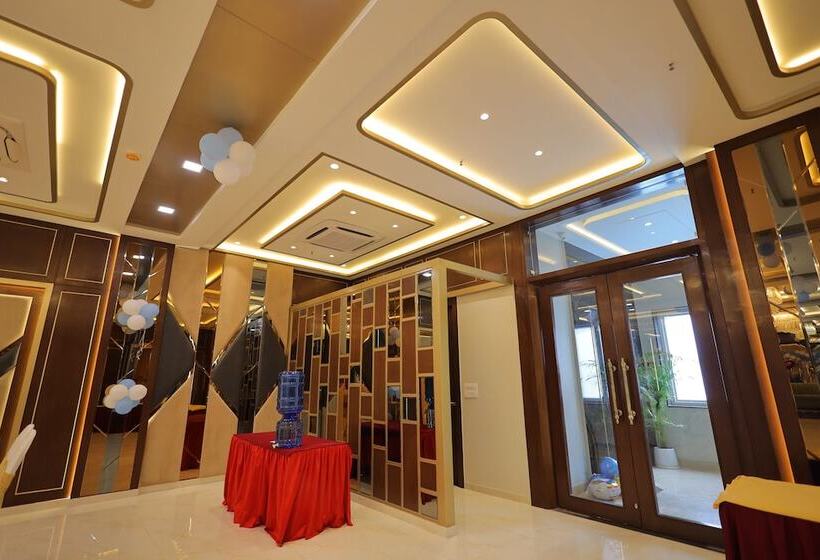 ホテル Taj Crown Plaza