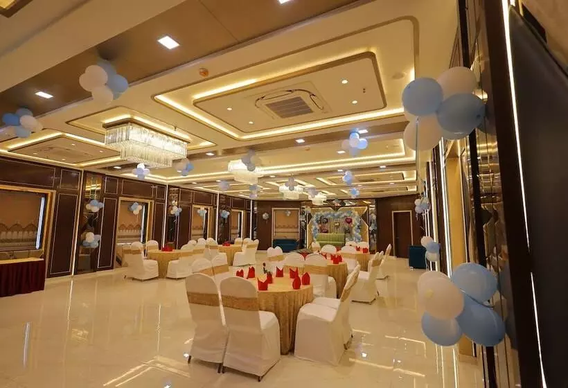 ホテル Taj Crown Plaza