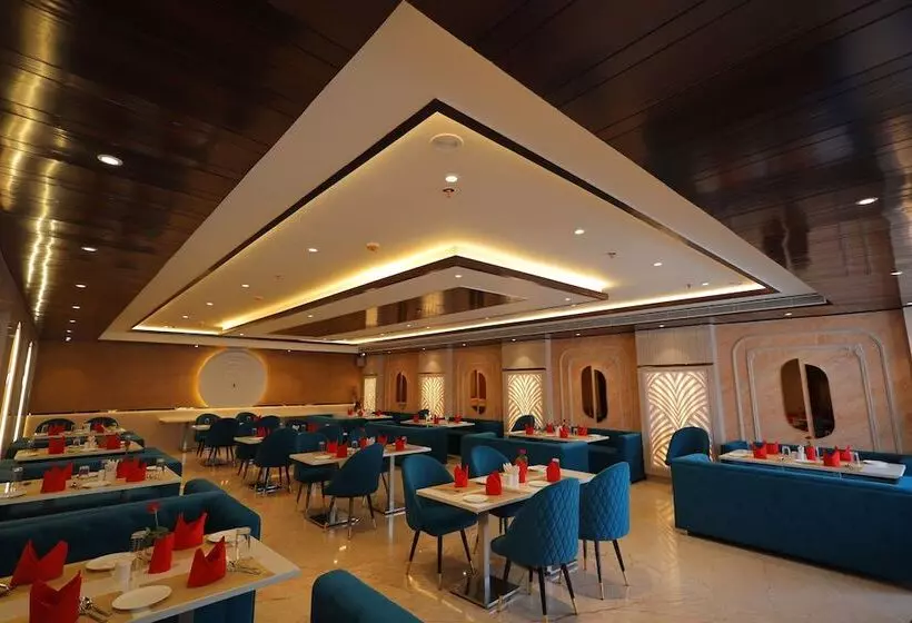 ホテル Taj Crown Plaza