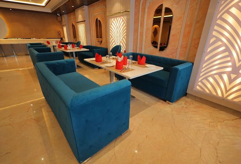 ホテル Taj Crown Plaza