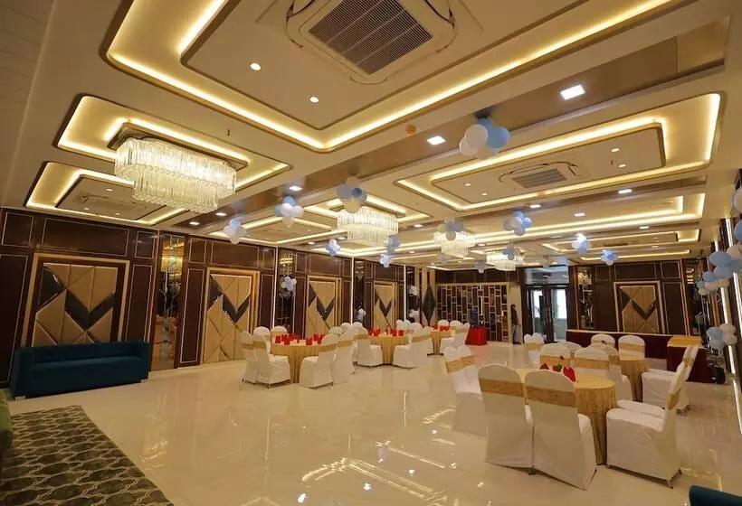 ホテル Taj Crown Plaza