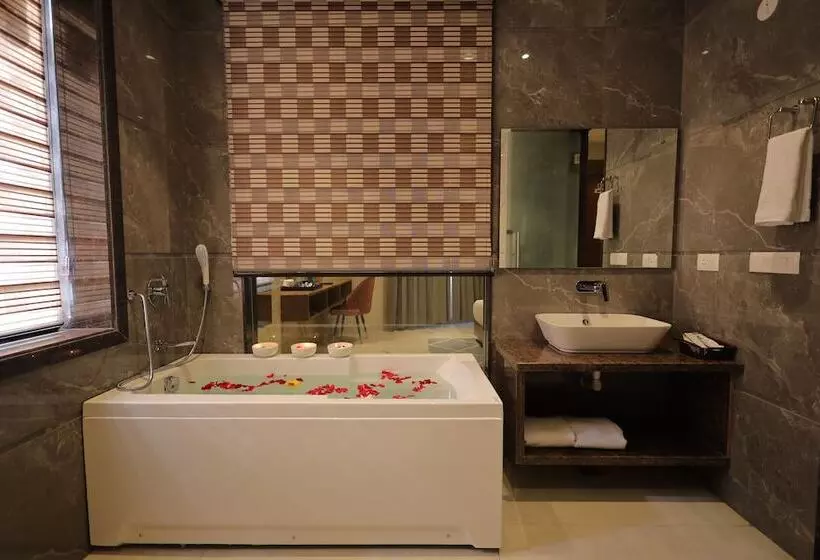 ホテル Taj Crown Plaza