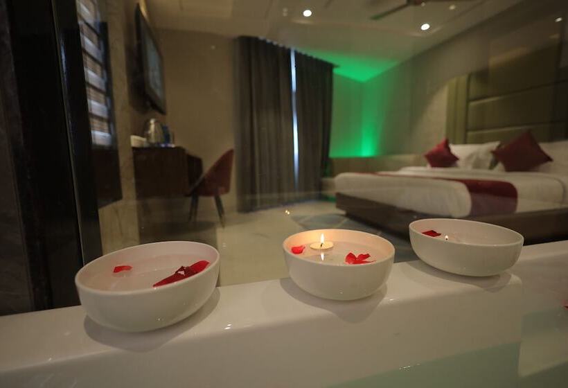 ホテル Taj Crown Plaza