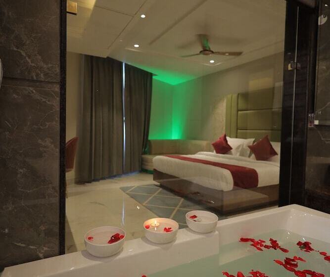 ホテル Taj Crown Plaza