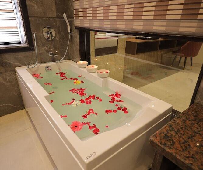 ホテル Taj Crown Plaza