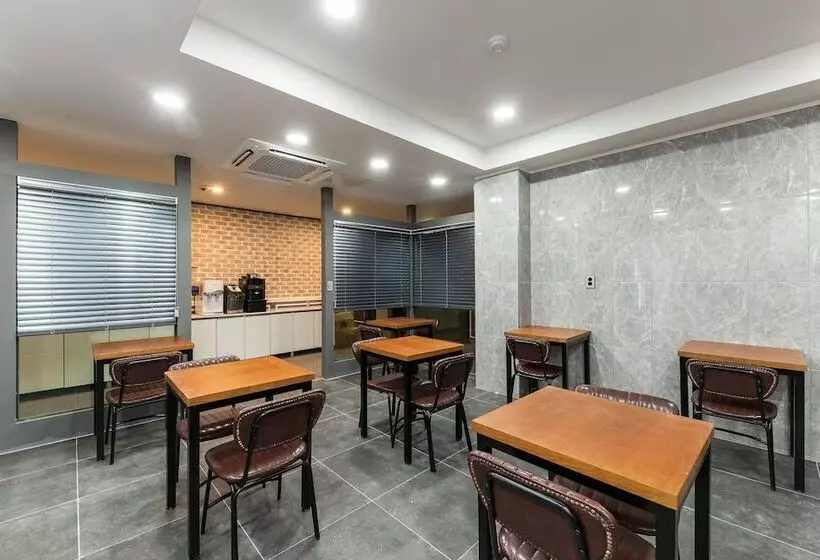 Motelli Changwon Jungangdong Business Hotel Hue