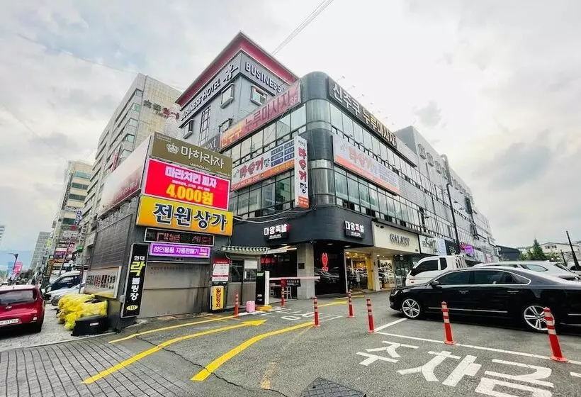 Motelli Changwon Jungangdong Business Hotel Hue