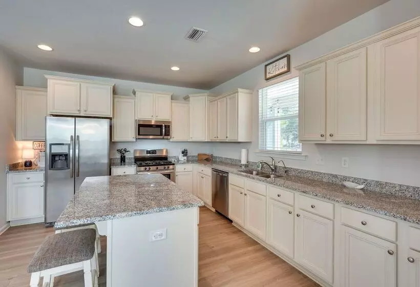 Beachy Port St Joe Home: On Site Boardwalk Access!
