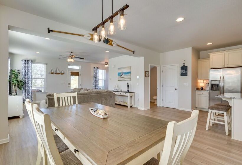 Beachy Port St Joe Home: On Site Boardwalk Access!