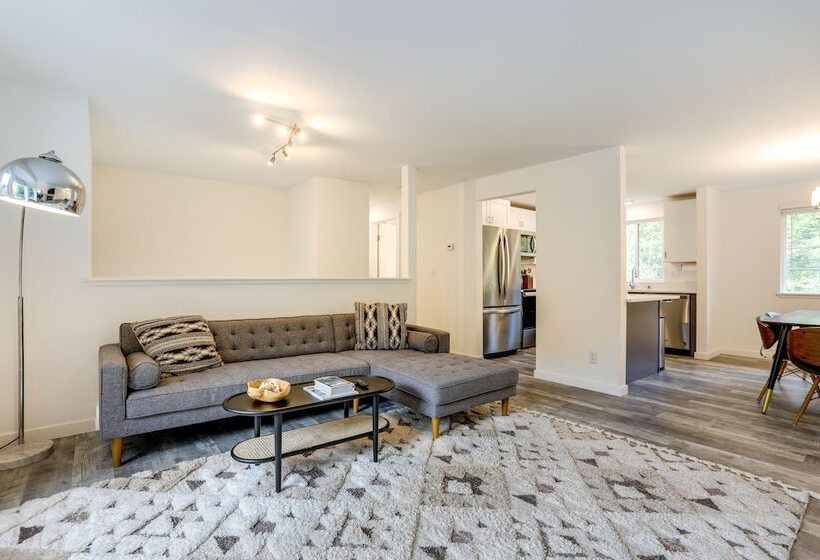 Beautiful Kenmore Retreat Near Marina & Beach!