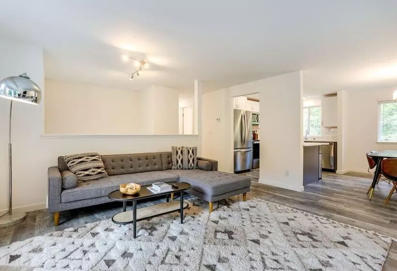 Beautiful Kenmore Retreat Near Marina & Beach!