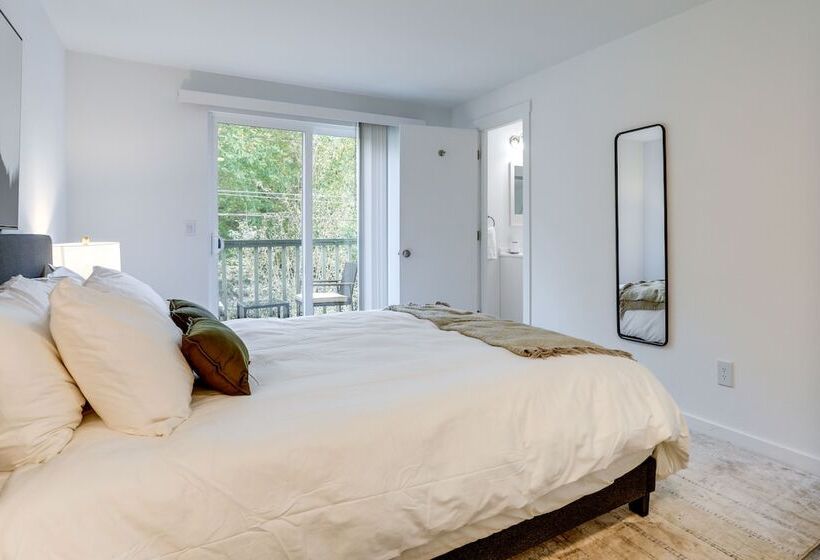 Beautiful Kenmore Retreat Near Marina & Beach!