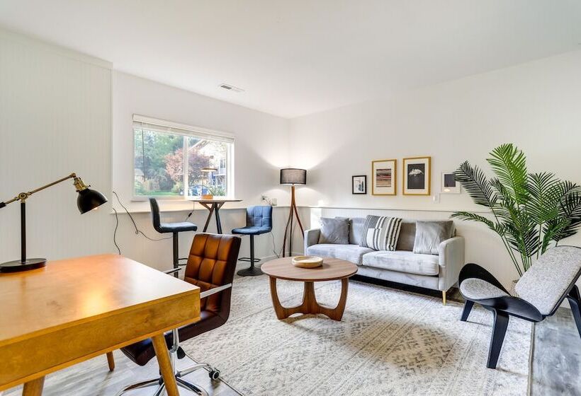 Beautiful Kenmore Retreat Near Marina & Beach!