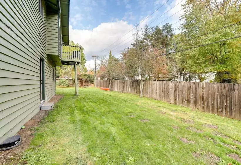 Beautiful Kenmore Retreat Near Marina & Beach!