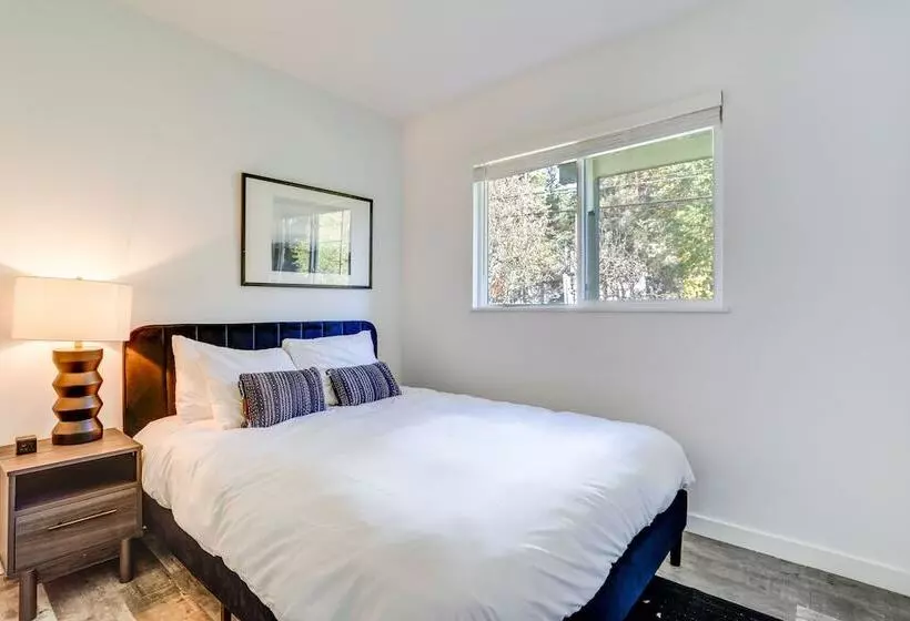 Beautiful Kenmore Retreat Near Marina & Beach!