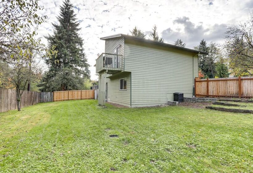 Beautiful Kenmore Retreat Near Marina & Beach!