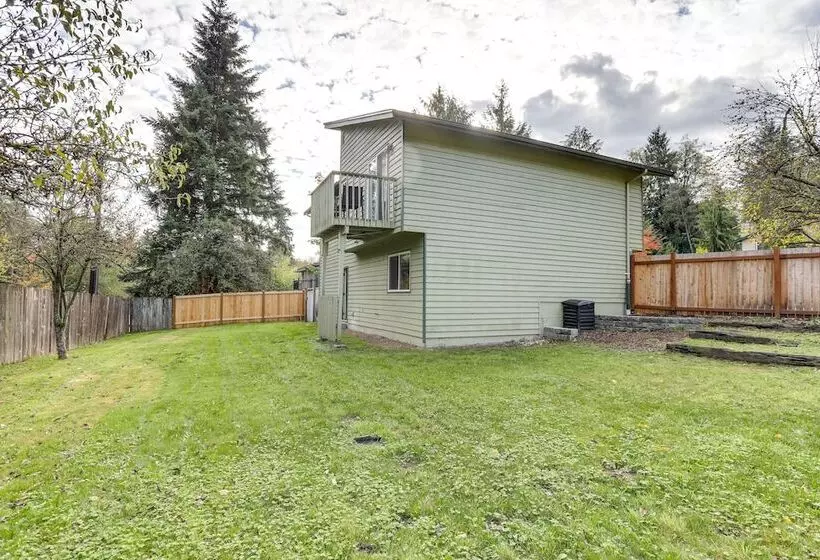 Beautiful Kenmore Retreat Near Marina & Beach!