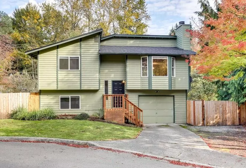 Beautiful Kenmore Retreat Near Marina & Beach!