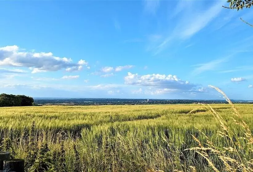 Aamiaismajoitus (B&B) Converted Railway Cottage