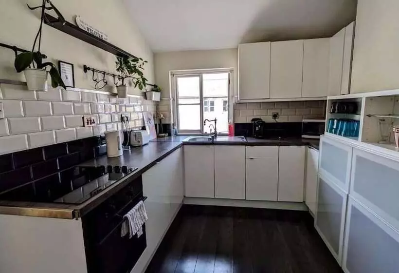 Aamiaismajoitus (B&B) Converted Railway Cottage